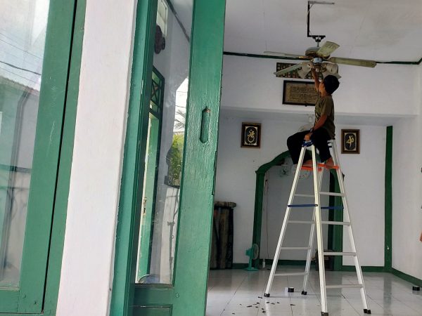 KERJA BAKTI MUSHOLLA MENJELANG RAMADHAN 2022 KERJA BAKTI MUSHOLLA MENJELANG RAMADHAN 2022