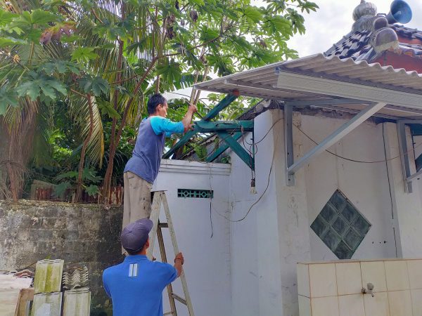 PERBAIKAN KEBOCORAN DAN CANOPY MUSHOLLA PERBAIKAN KEBOCORAN DAN CANOPY MUSHOLLA