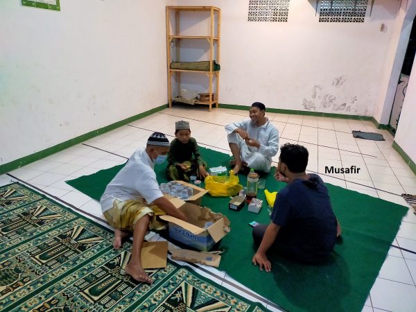 SUASANA BUKA PUASA MUSHOLLA DARUSSALAM SUASANA BUKA PUASA MUSHOLLA DARUSSALAM