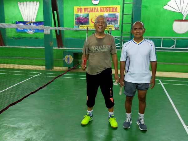 LATIHAN BADMINTON LATIHAN BADMINTON