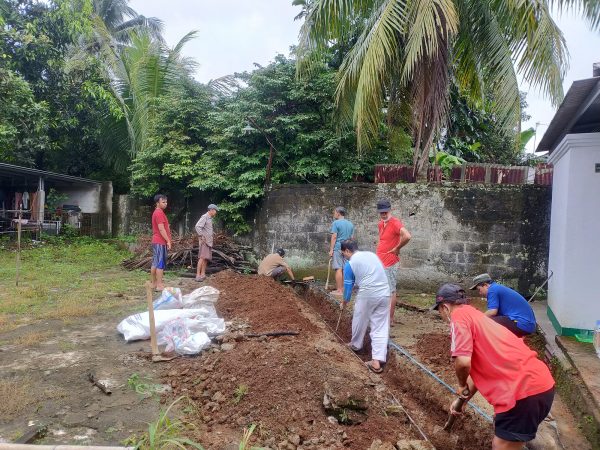 KERJA BAKTI SODETAN LAPANGAN BADMINTON KERJA BAKTI SODETAN LAPANGAN BADMINTON