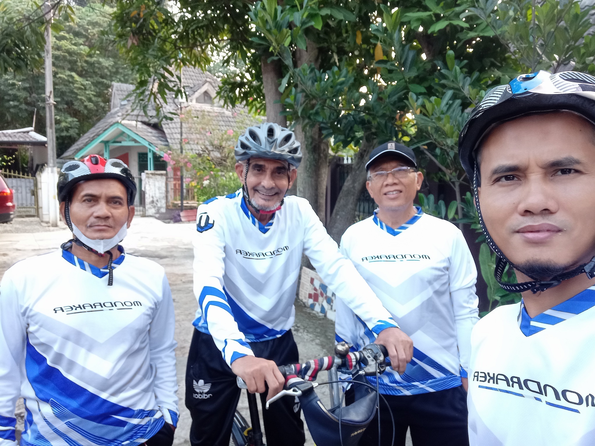 GOWES SERAGAM BARU